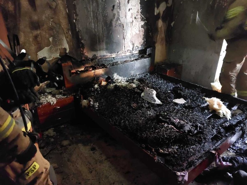 Pożar w Kędzierzynie-Koźlu. Sąd aresztował mężczyznę podejrzanego o podpalenie mieszkania żony. Wcześniej wysłał jej zdjęcie płonącego łóżka