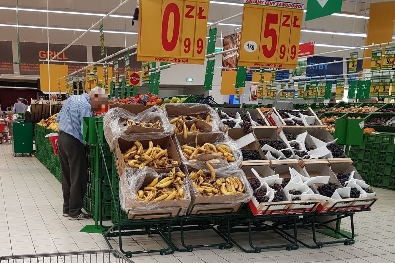 W Auchan sprzedają spleśniałe banany [zdjęcia]