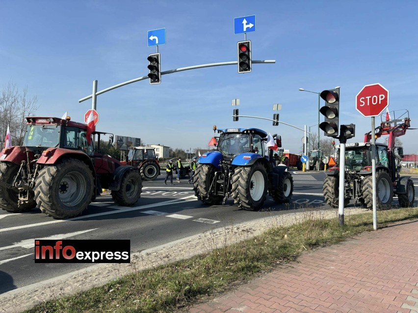 Lubliniec. Rolnicy blokują skrzyżowanie dróg krajowych. Z...