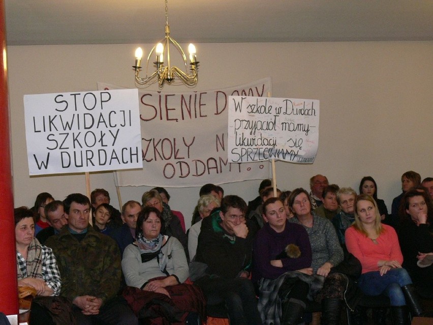 Radni Baranowa Sandomierskiego przegłosowali uchwały intencyjne o likwidacji szkół
