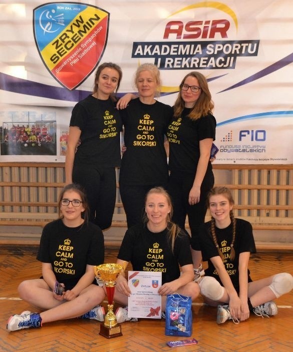 Dryżyna z “Sikorskiego” wygrała turniej siatkówki w...