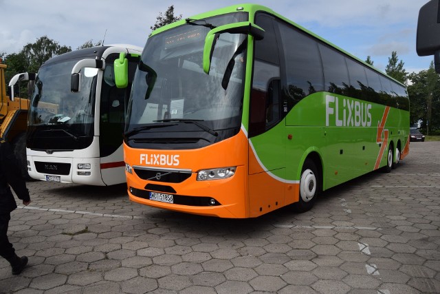 Autobus wyleasingowany przez PKS Szczecinek w barwach Flixbus na linię Warszawa - Wiedeń