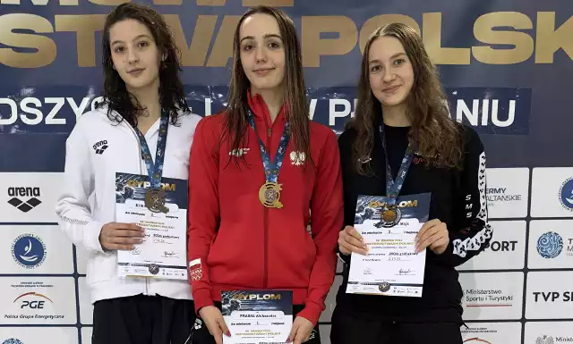 Aleksandra Prasał z Korony-Swim Kielce zdobyła trzy medale na Zimowych Mistrzostw Polski Juniorów 14-letnich w pływaniu w Poznaniu