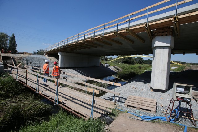 Budowa mostu nad Ślęzą