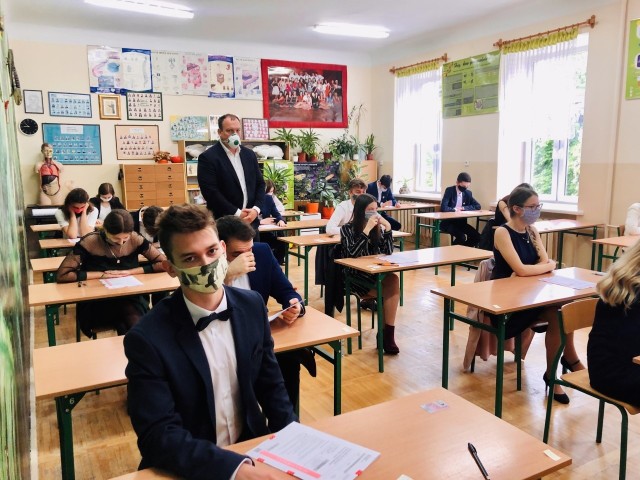 Moment tuż przed rozpoczęciem matury z języka angielskiego w I Liceum Ogólnokształcącym imienia Tadeusza Kościuszki w Busku - Zdroju.