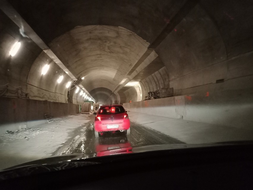 Budowa tunelu zakopianki trwa. Trasą S7 pod górą Lubań...