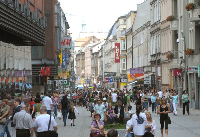 Półwiejska wczoraj i dziś. Zobacz, jak zmienia się ulica