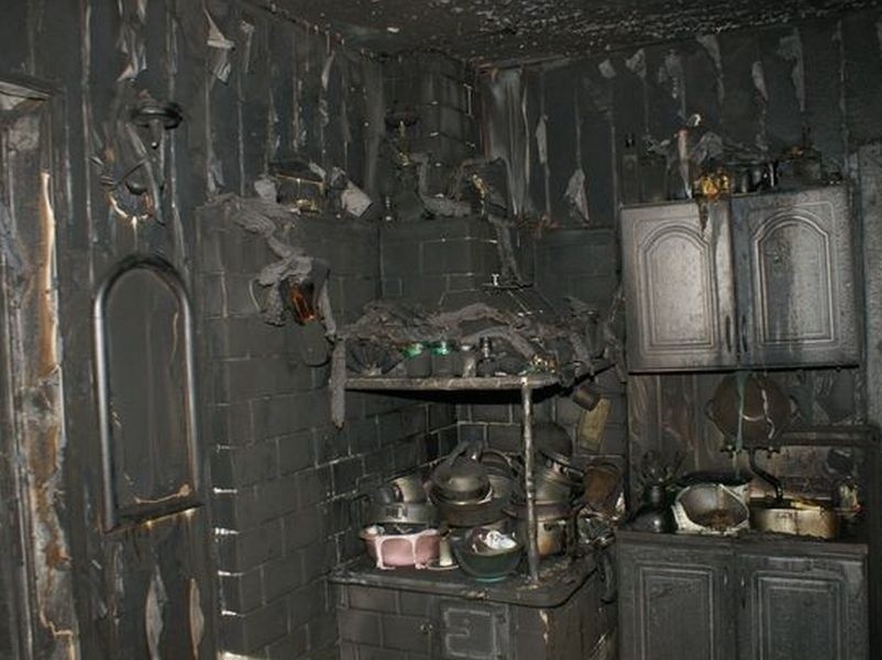 Podpalił dom żony [FOTO]! W środku była jego rodzina!