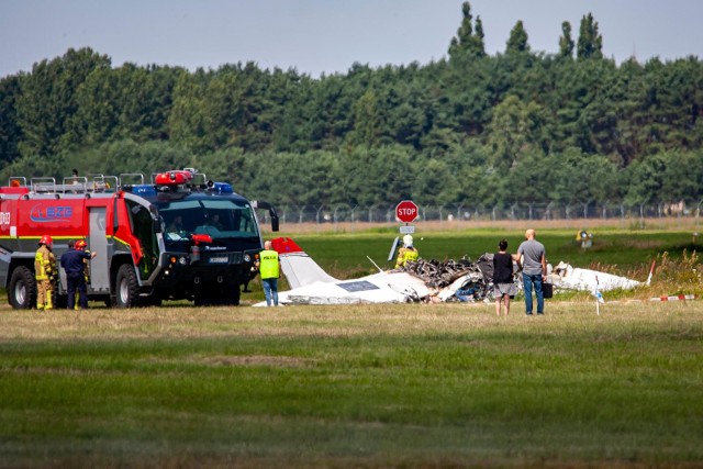 Samolot dwusilnikowy Tecnam rozbił się podczas wykonywania manewru low-pass