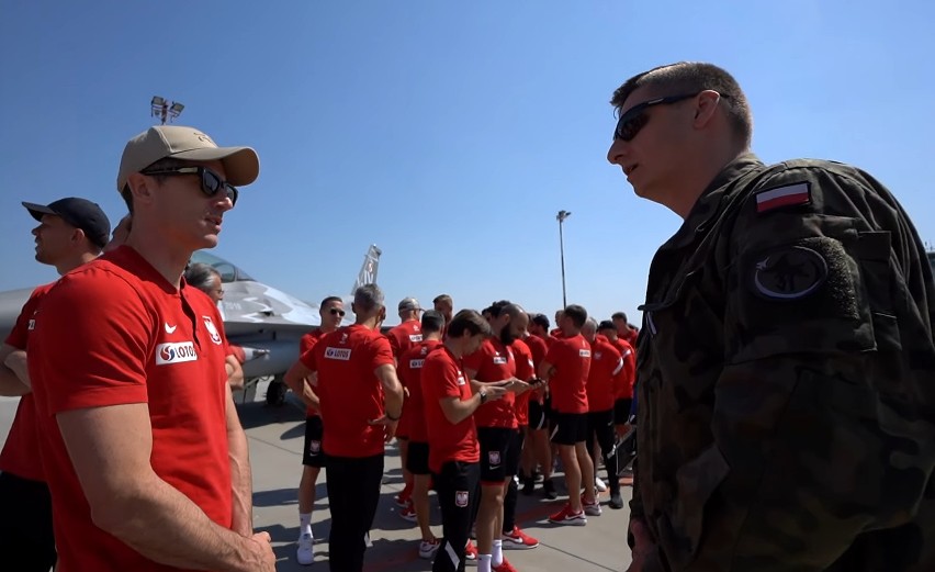 Kulisy reprezentacji Polski: Zieliński o synie, Lewandowski o samolotach, a Szczęsny zażartował z Milika [WIDEO]