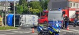 Wypadek z udziałem radiowozu na ul. Oleskiej w Opolu. Policyjny samochód przewrócił się na bok. Sprawca ukarany mandatem