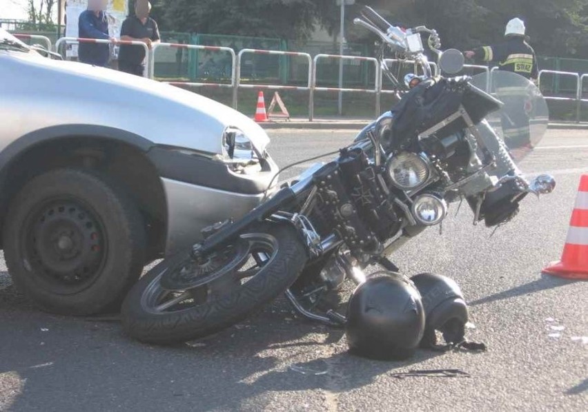 Wypadek motocyklisty na DK78 w Tąpkowicach. Motocyklista i pasażerka ranni [ZDJĘCIA]