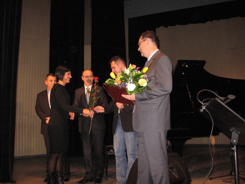 Z nagrody cieszy się takze Marcin Kępa,(drugi z prawej)...