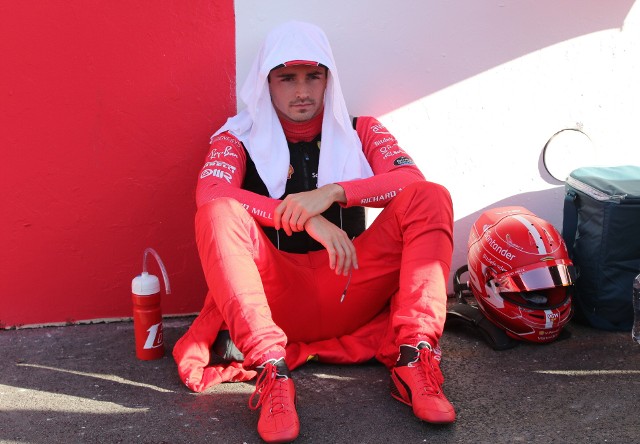 Monakijczyk Charles Leclerc ruszy z pierwszej pozycji do wyścigu Formuły 1 o Grand Prix Azerbejdżanu. Za nim ustawi się broniący tytułu Holender Max Verstappen, a z trzeciego pola wystartuje Meksykanin Sergio Perez, który wygrał sprint