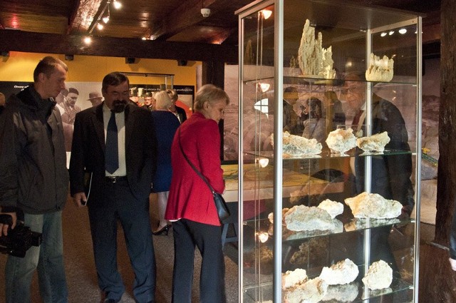 Bryły siarki można zobaczyć między innymi w Muzeum Przemysłu Siarkowego w tarnobrzeskim Spichlerzu.