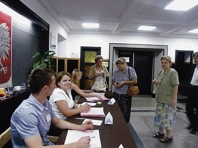 Mieszkańcy miasta głosowali m.in. w komisji obwodowej w Miechowskim Domu Kultury Fot. Magdalena Uchto
