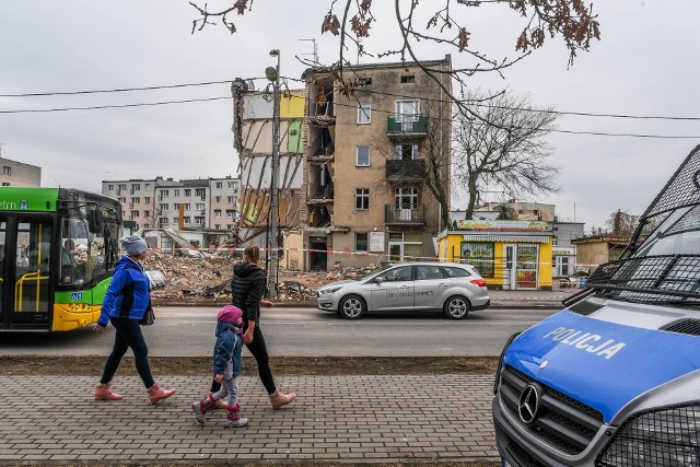 Władze miasta nadal pracują nad pomocą dla osób, które straciły dach nad głową w wyniku wybuchu przy ul. 28 Czerwca 1956