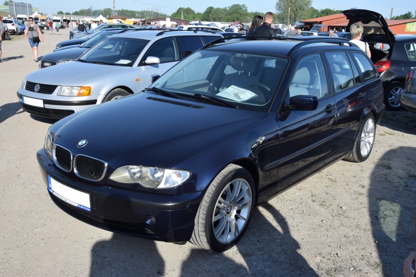 2. BMW 320. Silnik 2,0 diesel, rok produkcji 2002, cena 9900...