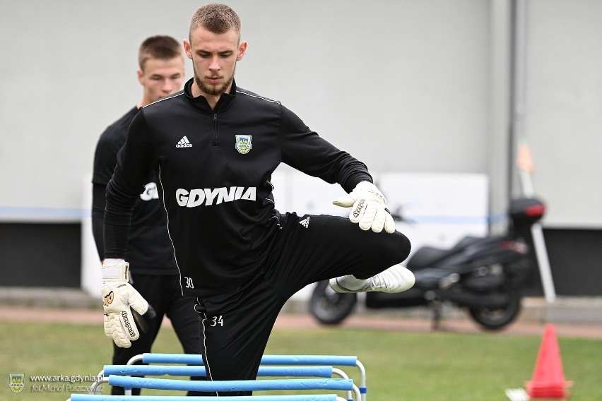 Zawodnicy i sztab szkoleniowy Arki Gdynia podczas testów...