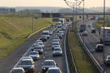 Nowe przepisy drogowe od 1 czerwca 2020. Co się zmieniło? Obowiązki na przejściach dla pieszych, zmiana limitu prędkości