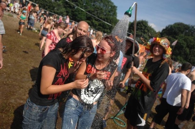 Przenośny prysznic na Woodstocku? To możliwe!