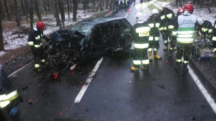 Wypadek na DK11 pod Łomnicą.