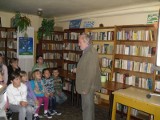 PIsarz Zenon Gierała odwiedził biblioteki w Iłży