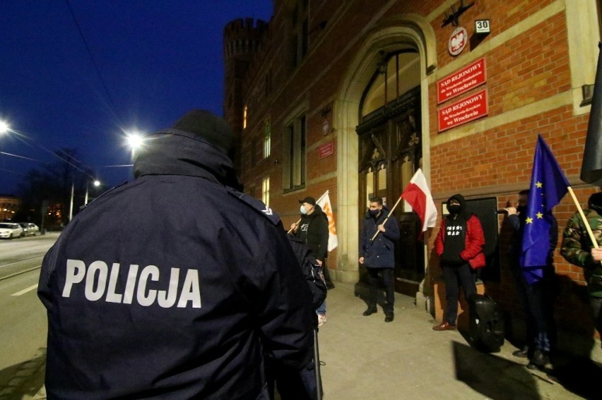 Protest przed sądem na Podwalu we Wrocławiu 18.03.2021