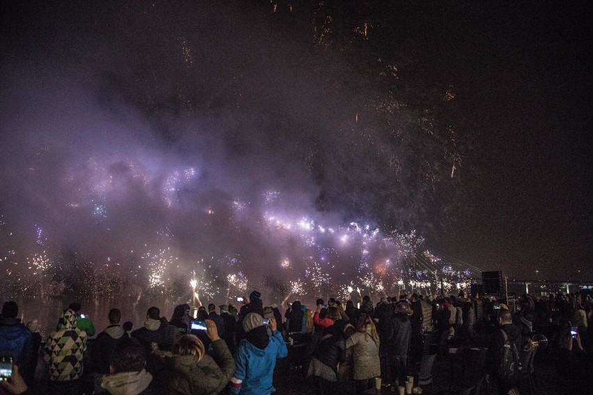 Sylwester 2019/2020. Polacy wydadzą miliony złotych na fajerwerki. W wielu miastach nie będzie pokazu sztucznych ogni