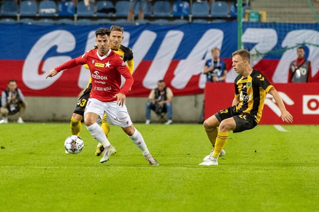Dwa gole Luisa Fernandeza w meczu z GKS-em Katowice przyniosły Wiśle Kraków wygraną 2:1, a Hiszpanowi pomogły wygrać w sierpniu nasz ranking
