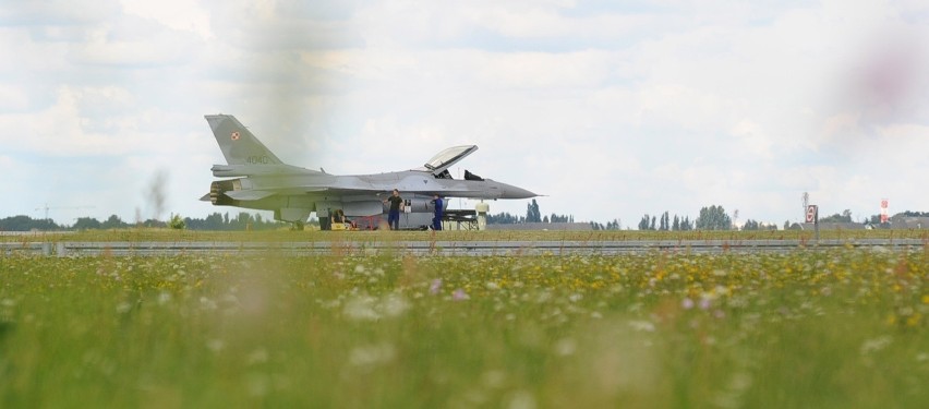Wojskowe lotnisko w Krzesinach wypłaci odszkodowania...
