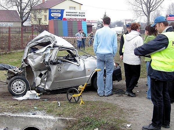 We wczorajszym wypadku w Makowcu pod Radomiem zginął pasażer fiata cinquecento, jadący na tylnej kanapie.