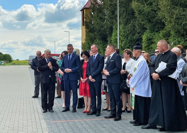 W otwarciu parkingu i drogi w Pasztowej Woli uczestniczył poseł Marek Suski. Więcej o uroczystości na kolejnych zdjęciach