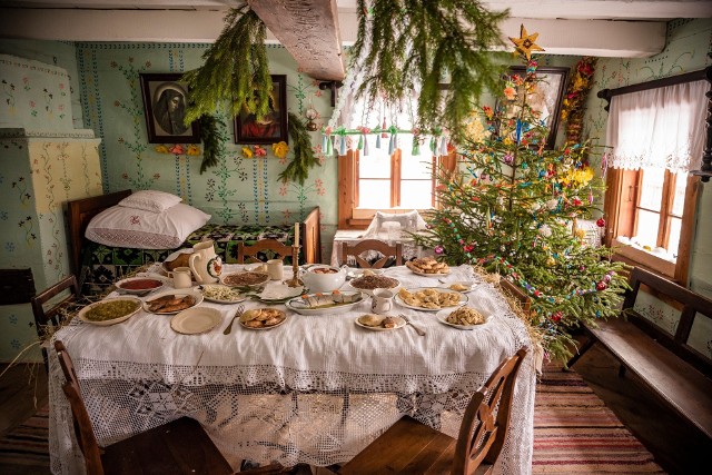 Muzeum Rolnictwa w Ciechanowcu w zimowej scenerii.