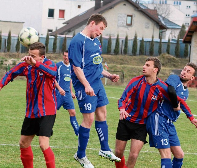Michałowianka (niebieskie stroje) wygrała 13. mecz w sezonie