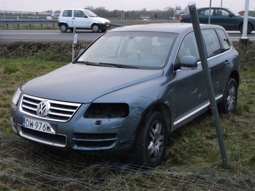 Wrocław: Wypadek na Granicznej. Trzy osoby w szpitalu [ZDJĘCIA]