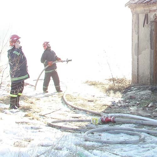 Strażacy byli wzywani do palącej się sadzy