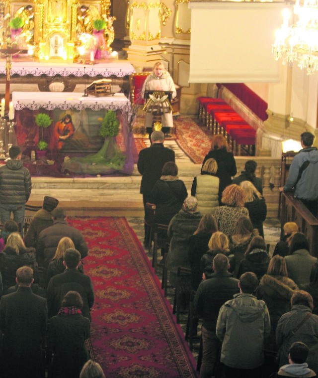 W sobotę w intencji tragicznie zmarłego 16-latka odprawiona została msza. Wzięli w niej udział uczniowie, rodzice i nauczyciele