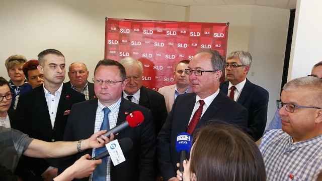 Z prawej przewodniczący SLD w kraju Włodzimierz Czarzasty, obok lider partii w regionie świętokrzyskim Andrzej Szejna.
