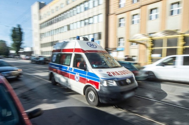 Szpital we Włocławku tłumaczy, że nie przyjął pacjenta, ponieważ nie dysponował wolnymi miejscami covidowymi