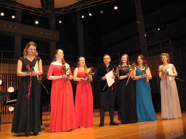 W Zespole Szkół Muzycznych w Radomiu zaśpiewali absolwenci klasy śpiewu.