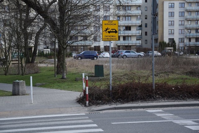 Przy ulicy Malczewskiego w Radomiu pojawiły się znaki przed przejściem dla pieszych.