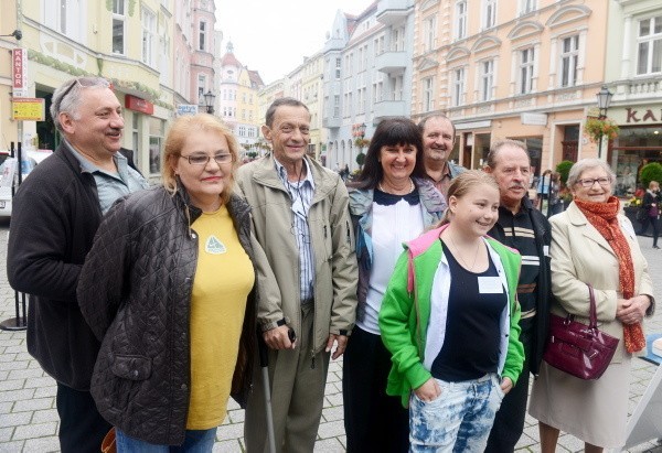 Tym ludziom przeszczep nerki uratował życie. Teraz cieszą się drugą szansą.