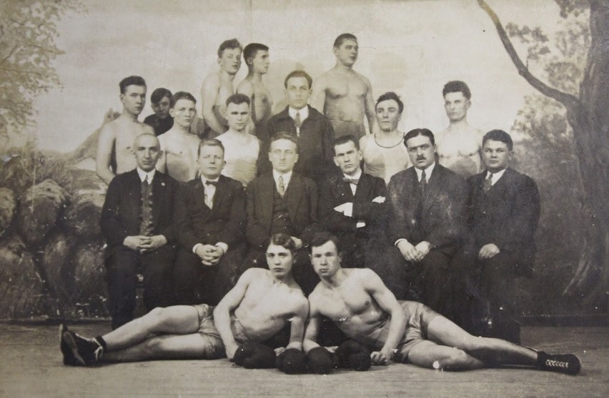 Bokserzy wraz z zarządem klubu, rok 1929
