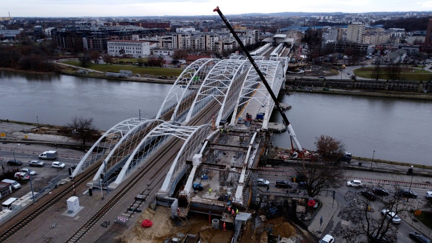 Coraz bliżej do zakończenia budowy mostów kolejowych nad Wisłą ZDJĘCIA