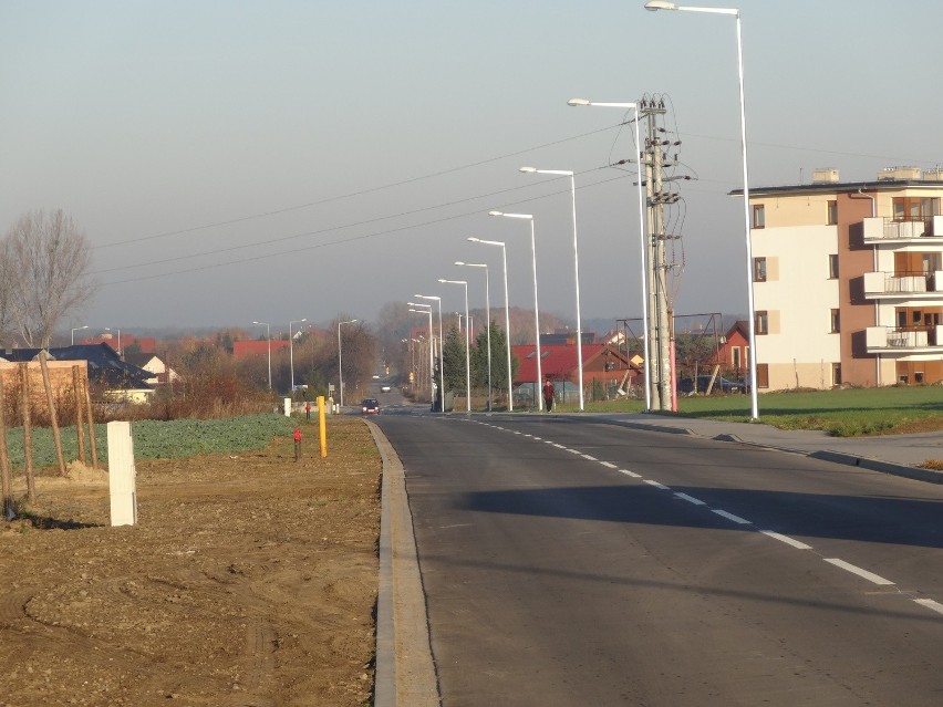 W Rokietnicy  na przecięciu Traktu Napoleońskiego i ulicy...