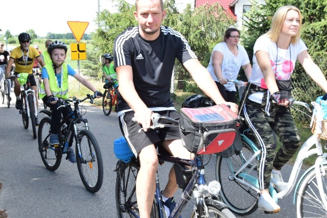 W sobotę 3 lipca ma się odbyć Rodzinny Rajd Rowerowy. Początek rajdu został zaplanowany na godz. 10.00, a uczestnicy wyruszą wspólnie ze stadionu przy ulicy Witosa w kierunku Nowej Wsi Wschodniej i przejadą przez Przytuły Stare, Rozwory, Zabiele, Susk Stary, Ławy, Goworki, aby finalnie dotrzeć na metę zlokalizowaną na plaży miejskiej przy ulicy Wioślarskiej w Ostrołęce.3 lipca Rodzinny Rajd Rowerowy planowany jest także w Czerwinie – początek o godz. 10.00 przed GOK-iem