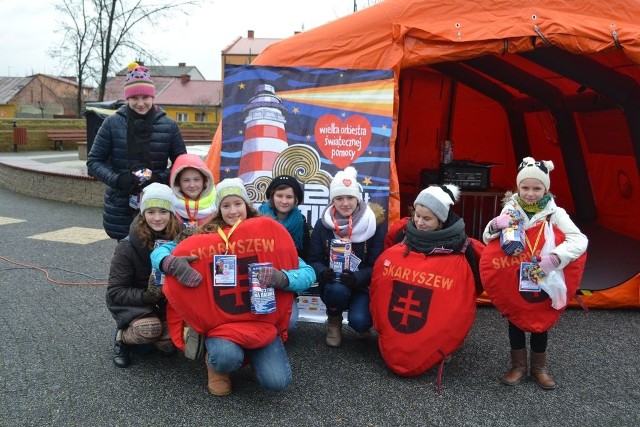Grupy uczniów przez cały dzień kwestowały w gminie Skaryszew.