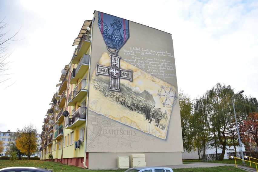 Mural upamiętniający Powstańców Wielkopolskich na bloku przy...