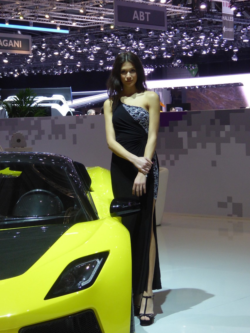 Salon samochodowy Genewa 2016. Kobiety i samochody...